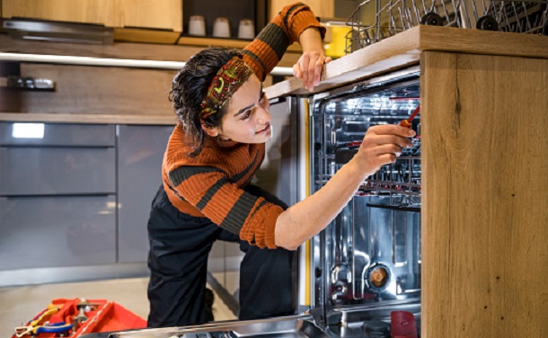 woman sets up the dishwasher