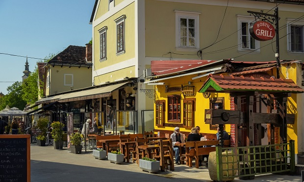 Top Street Foods In Zagreb - Ožujsko Pub Tkalča