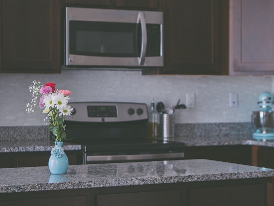 how to decorate your kitchen counters