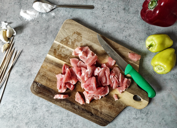 Ražnjići - Cutting The Meat