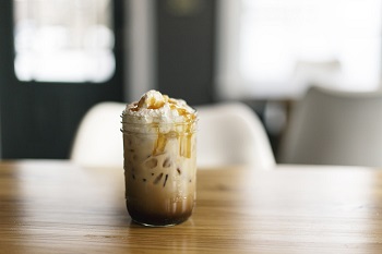 caramel iced latte