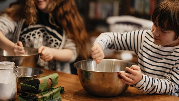 How To Entertain Kids At The Table - Kids Sous-Chefs