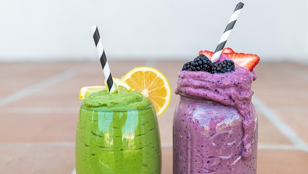 How To Entertain Kids At The Table - Smoothies