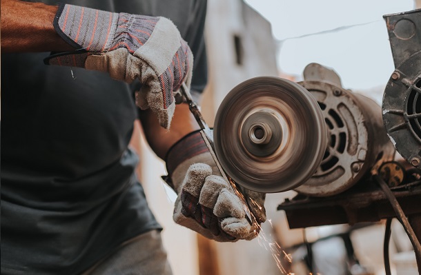 craftsman making knife