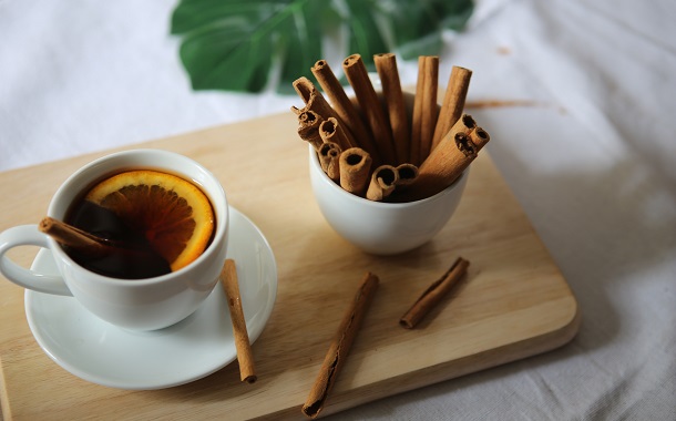 cinnamon sticks in tea